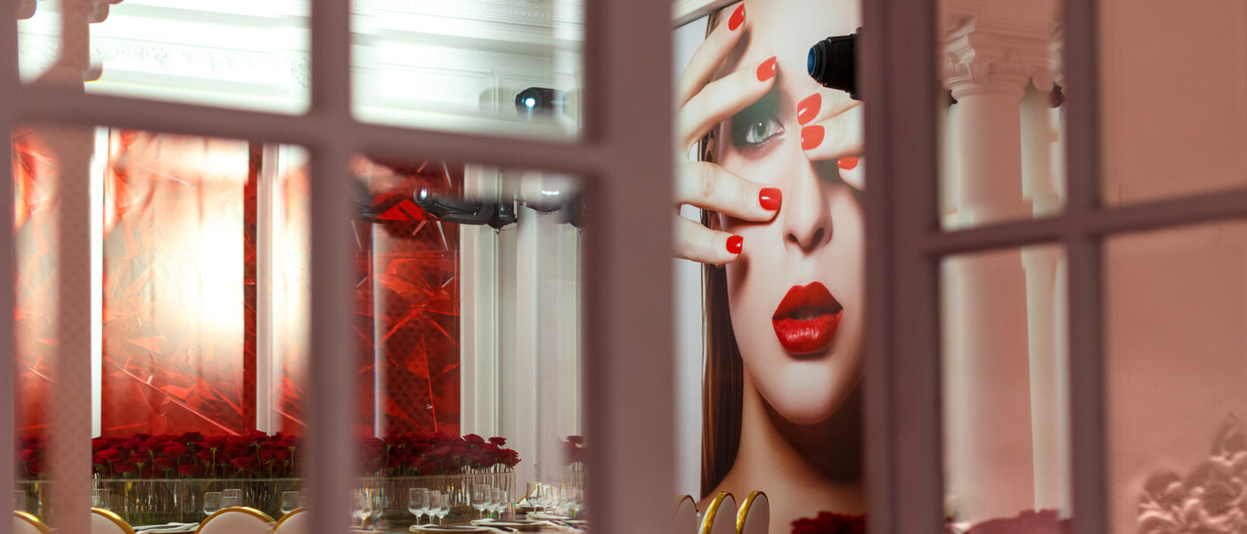 день рождения жены шефа, к кому обратиться